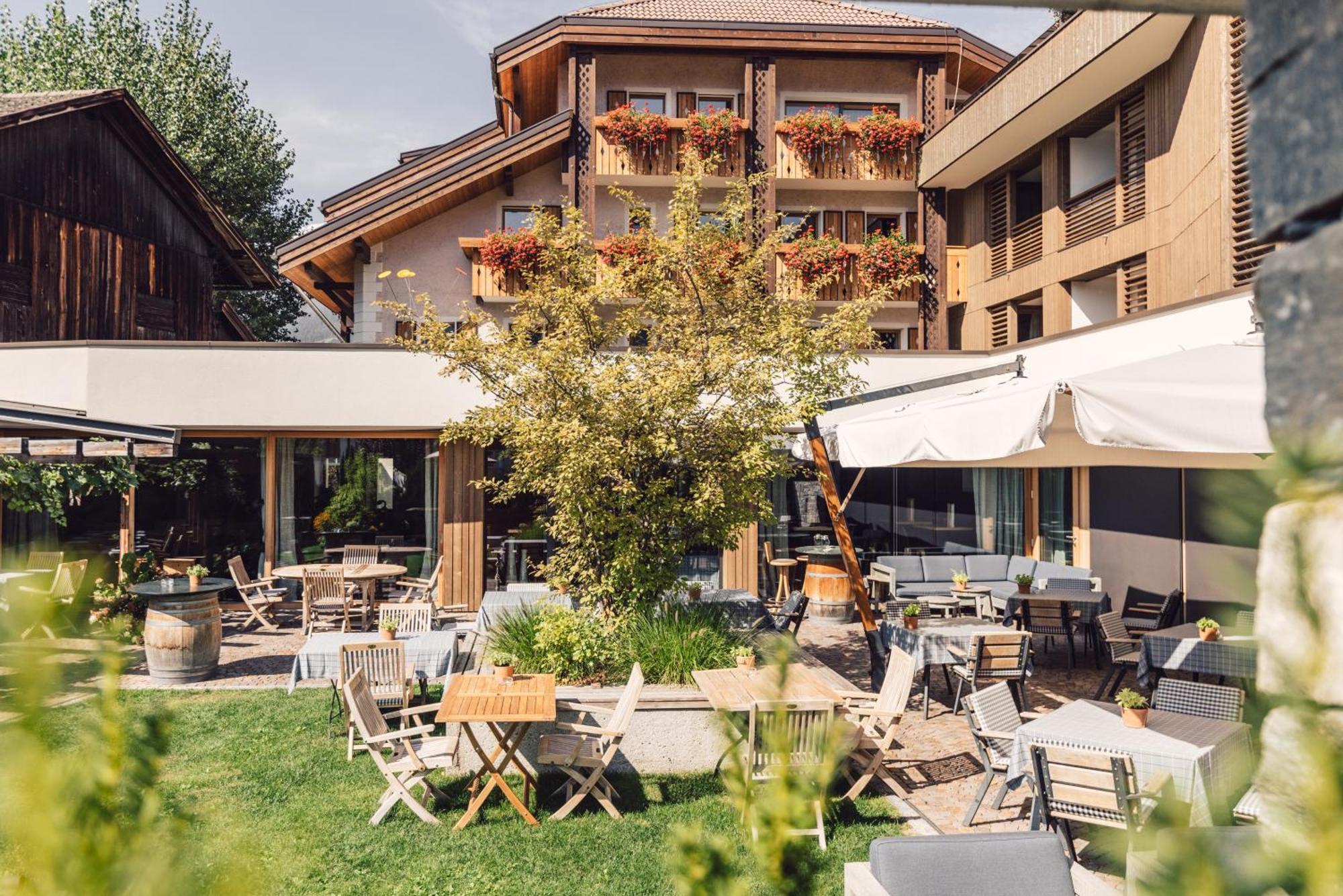 Hotel Restaurant Langgenhof Brunico Exterior foto